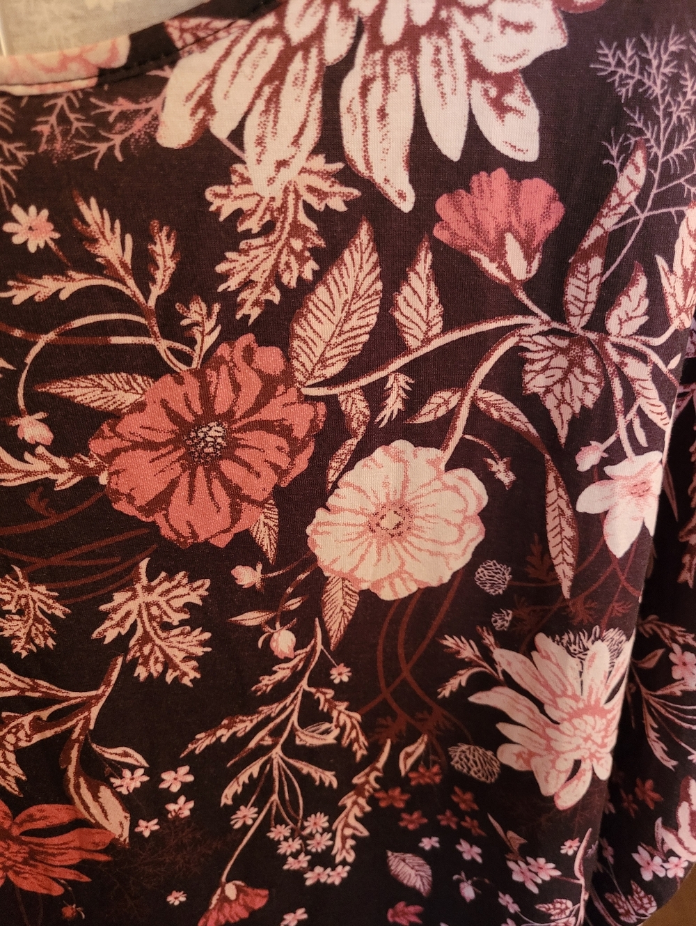 BloomChic  Floral Scoop Neck Short Sleeve Top - Picture 2 of 4